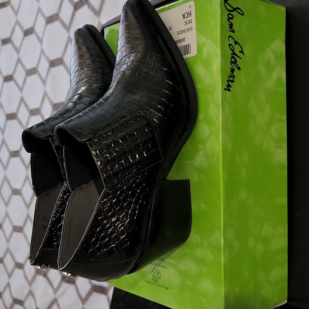 booties - Picture 4 of 5